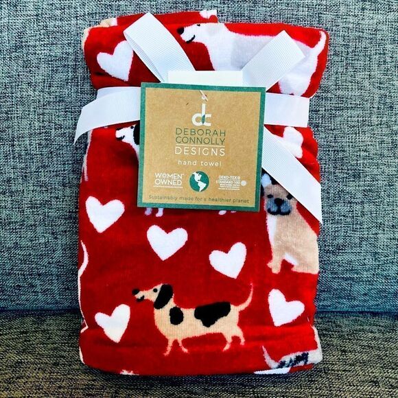 NWT Valentine Dogs Hearts Print Hand Towels Set - Picture 1 of 3